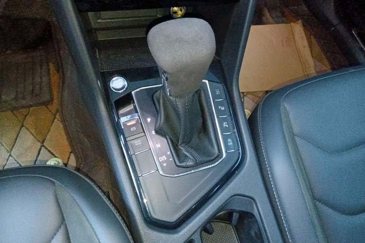 Used Volkswagen Tiguan L 2021 330TSI Automatic Two-Wheel Drive R-Line Enhanced Edition
