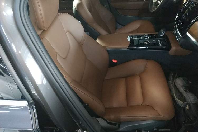 Used Volvo S90 New Energy 2021 T8 eDrive Hybrid Zhiyi Luxury Edition
