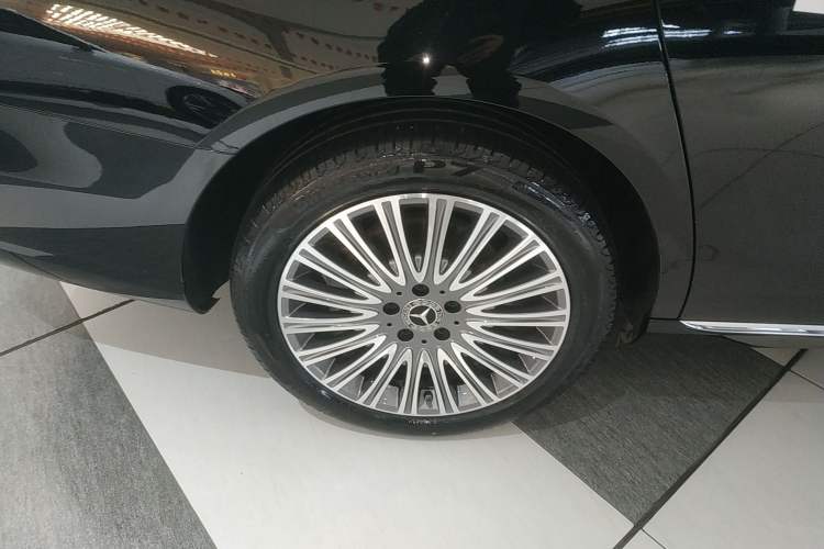 Used Mercedes-Benz E-Class 2023 Updated E 300 L Fashion Edition
