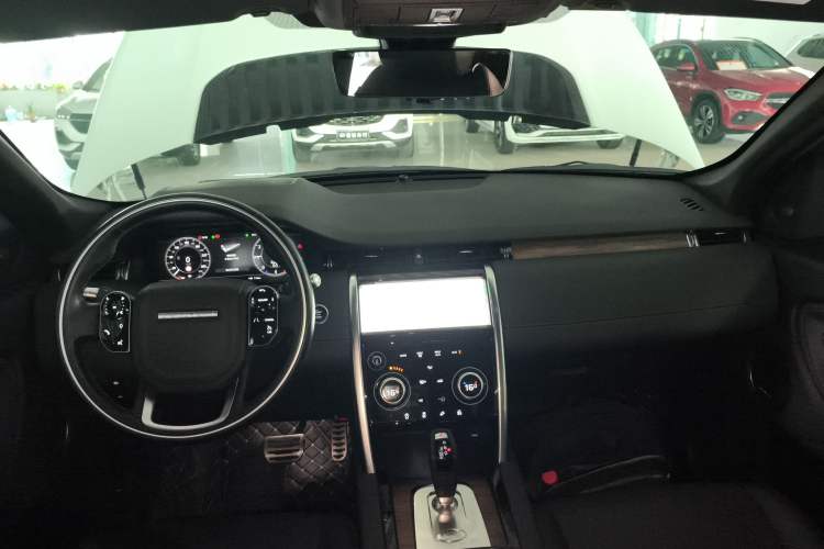 Used Land Rover Discovery Sport 2020 249 PS R-Dynamic Luxury Custom Edition
