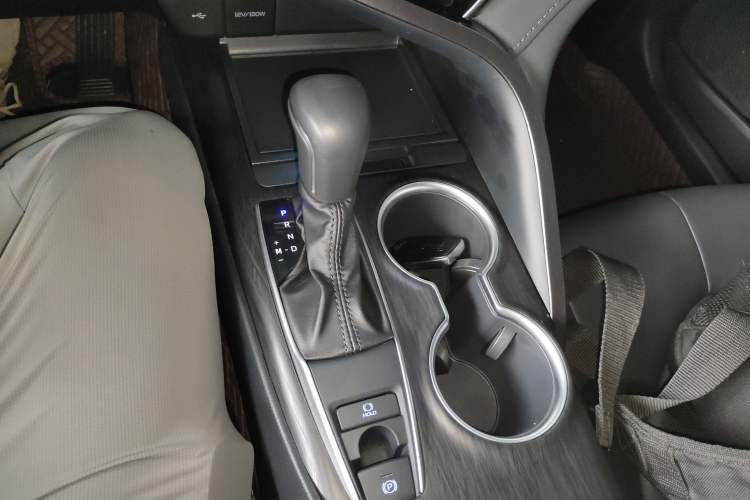 Used Toyota Camry 2021 2.0G Luxury Edition
