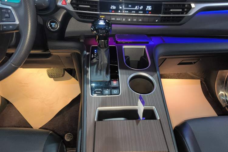 Used Toyota Granvia 2024 2.5L Hybrid Prestige PLUS Edition
