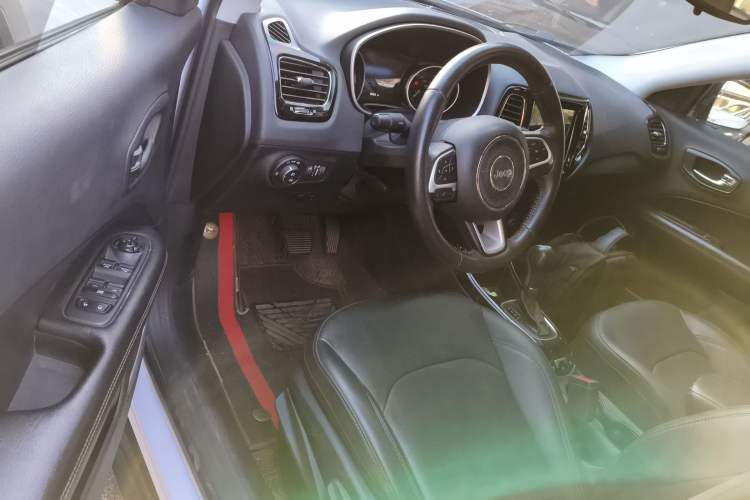 Used  Compass 2019 220T Automatic Family Edition
