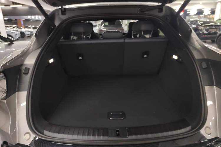 Used  YU7 2025 Ultra-Long Range All-Wheel Drive Pro Version
