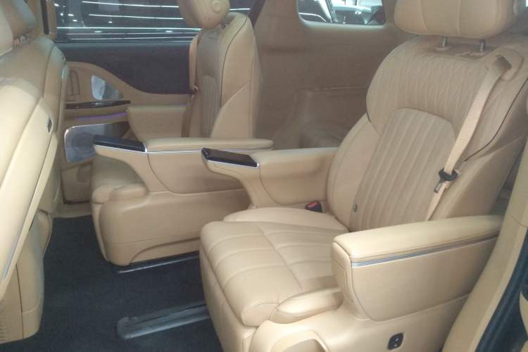 Used VOYAH Dream 2025 PHEV Four-Wheel-Drive Flagship Kunpeng Edition
