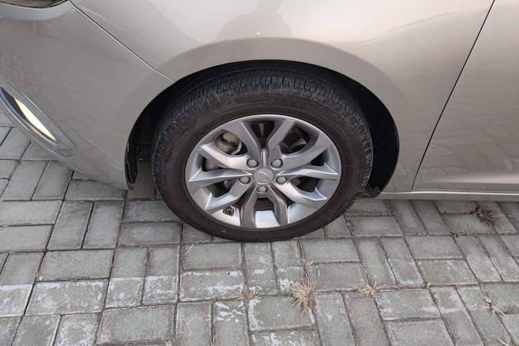 Used Geely Auto Emgrand GL 2017 1.8L Manual Elite Model
