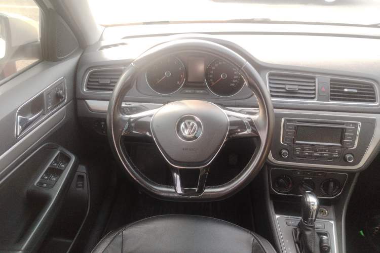 Used Volkswagen Lavida 2015 1.6L Automatic Comfort Edition
