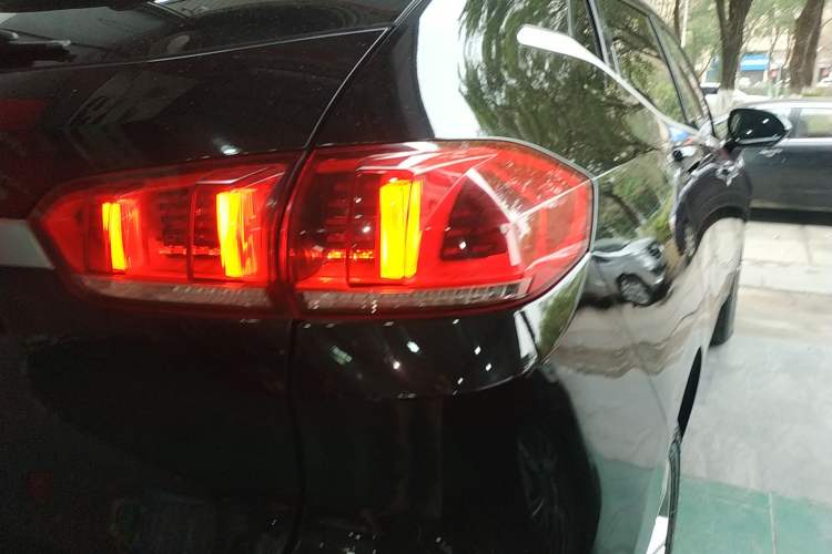 Used Wey VV5 2020 1.5T Two-Wheel Drive Color Pioneer
