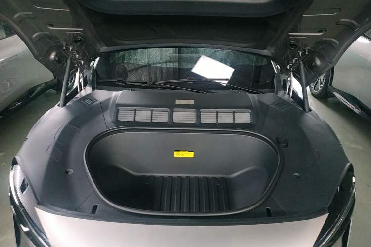 Used  YU7 2025 Ultra-Long Range Rear-Wheel Drive Version
