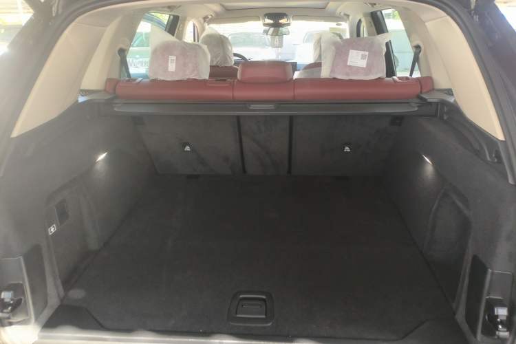 Used BMW X5 2023 xDrive 30Li Luxury M Sport Package
