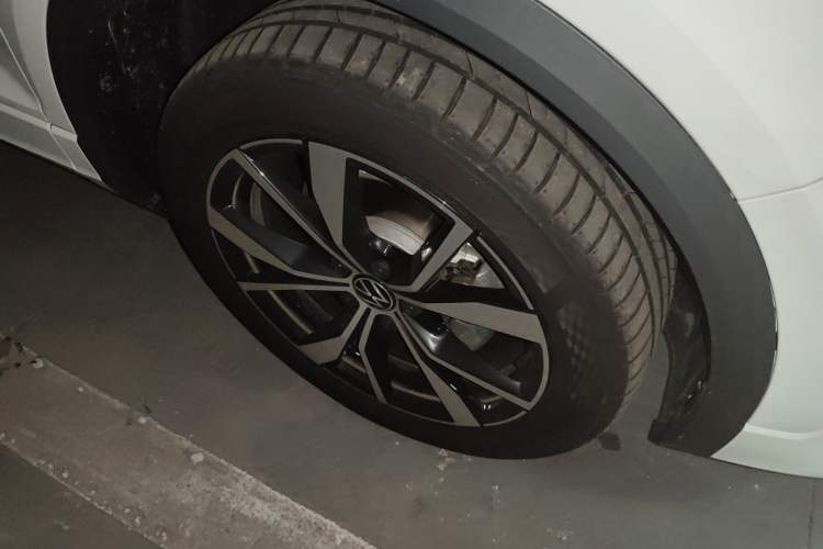 Used Volkswagen T-ROC 2024 300TSI DSG Two-Wheel-Drive Chen Guang Edition
