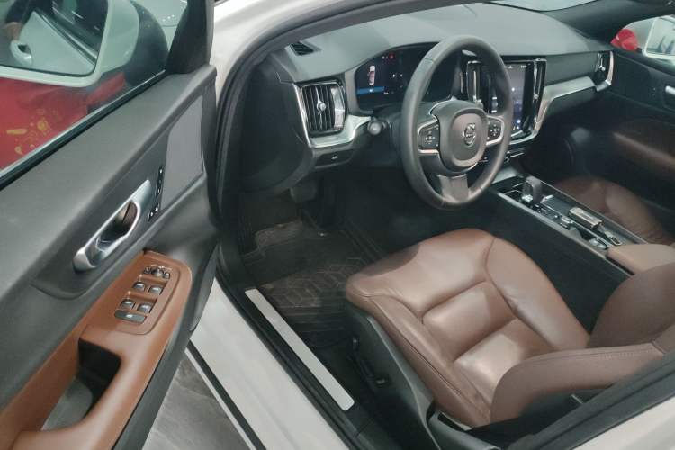 Used Volvo S60 2025 B4 Zhiyi Luxury Edition
