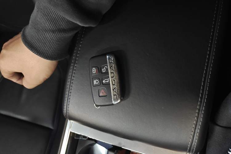 Used Jaguar XF 2015 XF 2.0T Luxury Edition
