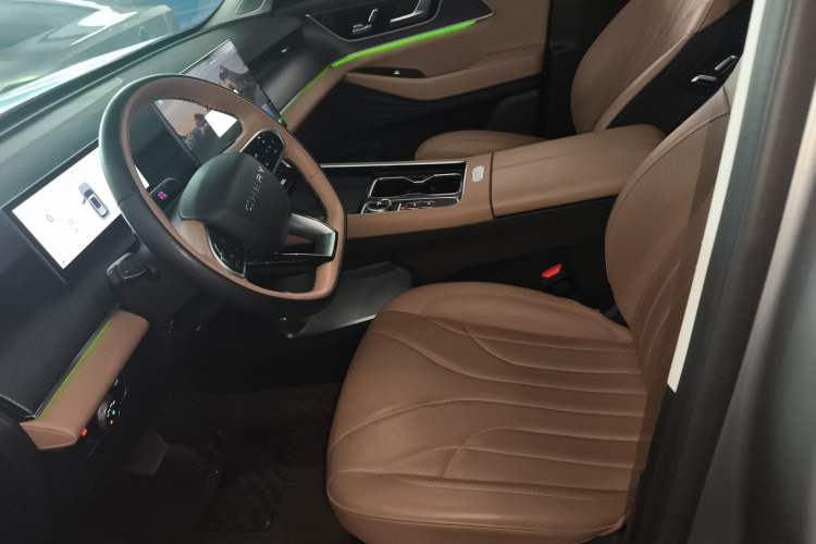 Used Chery Tiggo 8 L 2024 2.0T Two-Wheel Drive Prestige Version 5 Seats