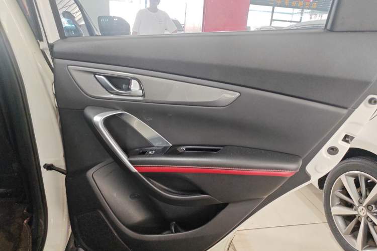 Used Changan CS55 2017 1.5T Manual Colorful Edition
