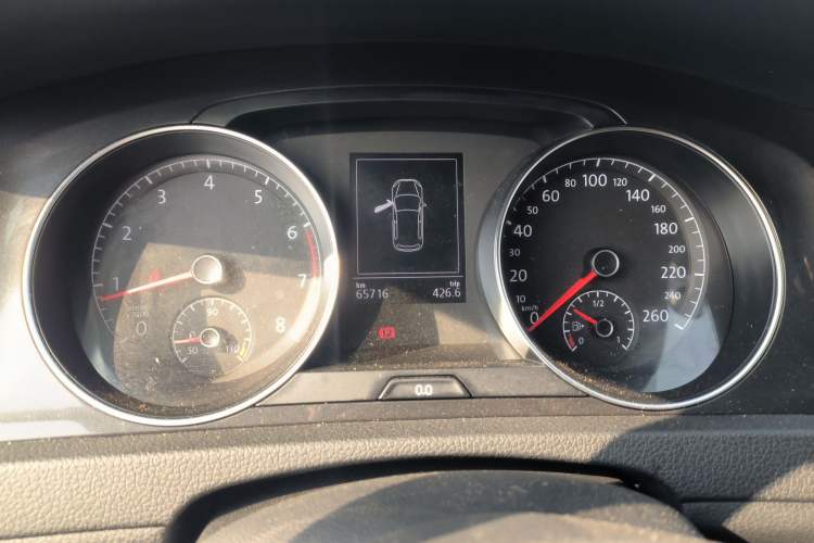 Used Volkswagen Golf 2017 1.6L Automatic Comfort Million-Vehicle Anniversary Edition