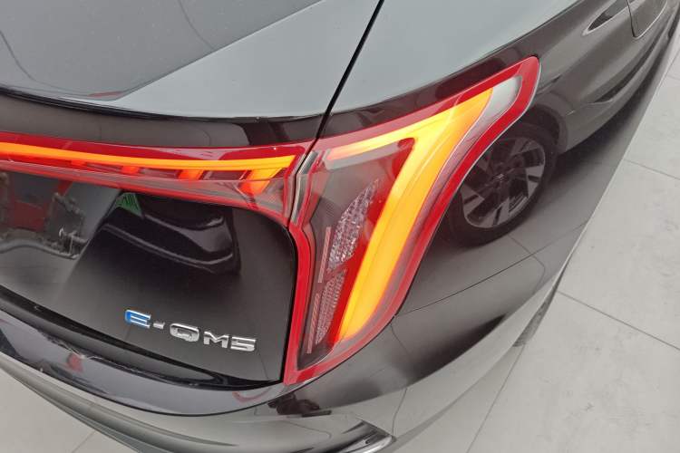 Used Hongqi E-QM5 2022 431 km Charge & Enjoy Edition
