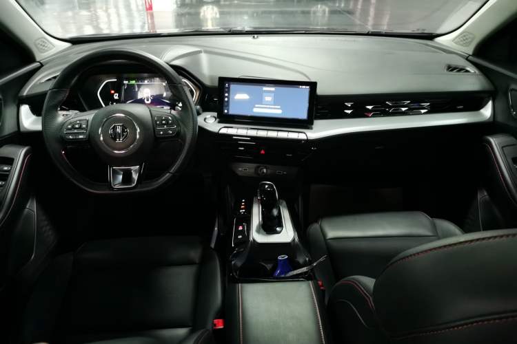 Used MG 5 2022 300TGI DCT Chao Yue Luxury Edition
