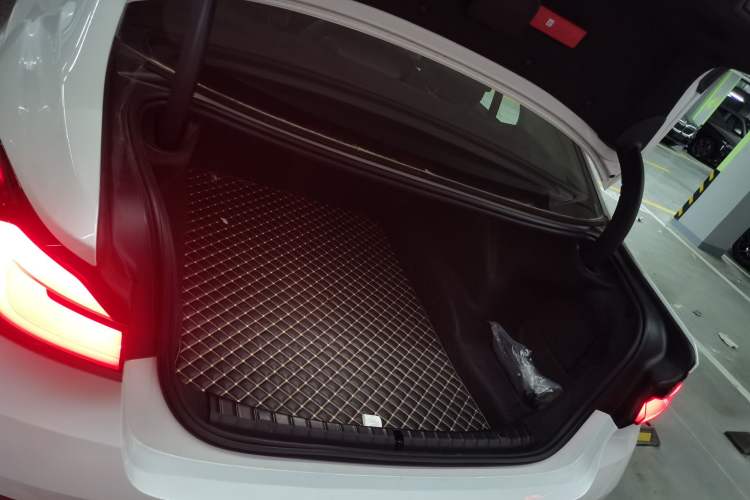 Used BMW 5 Series 2022 Second Facelift 525Li Luxury Package
