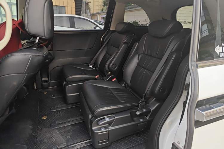 Used Honda Elysion 2016 2.4L Style Edition
