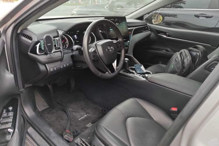 Used Toyota Camry 2023 2.0G Luxury Edition
