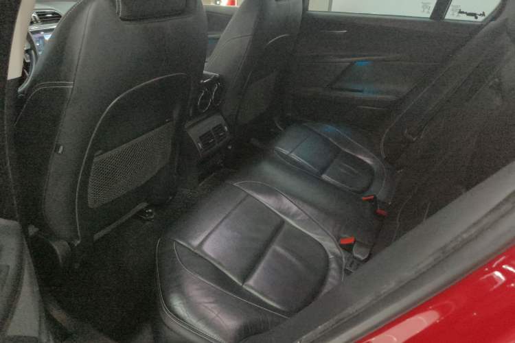 Used Jaguar XE 2017 2.0T 200 PS R-Sport
