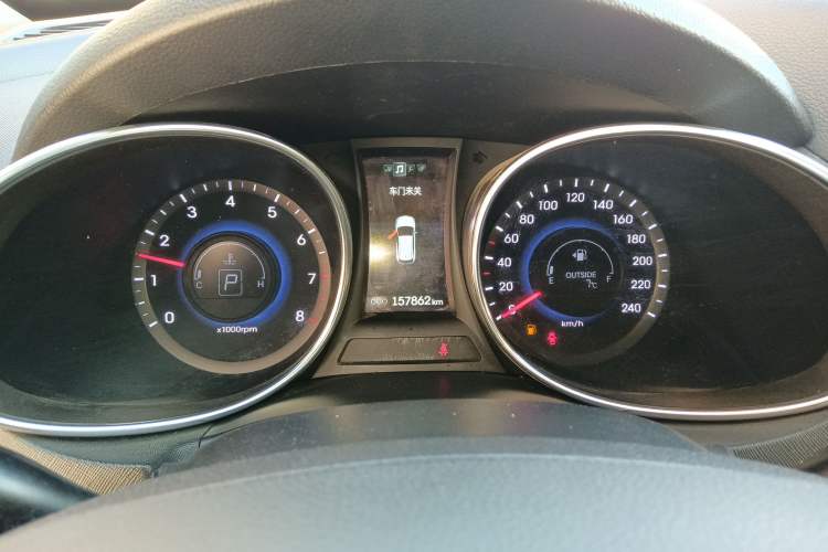 Used Hyundai Santa Fe 2015 2.4L Automatic All-Wheel Drive Smart Version 5 Seats