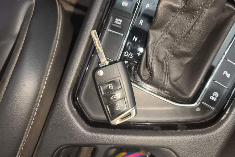 Used Volkswagen Tiguan L 2020 330TSI Automatic Two-Wheel Drive Smart Luxury Edition China VI Standard
