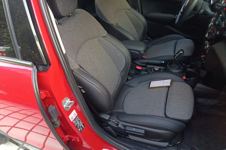 Used  MINI 2019 1.5T COOPER Classic Edition Five-Door Version
