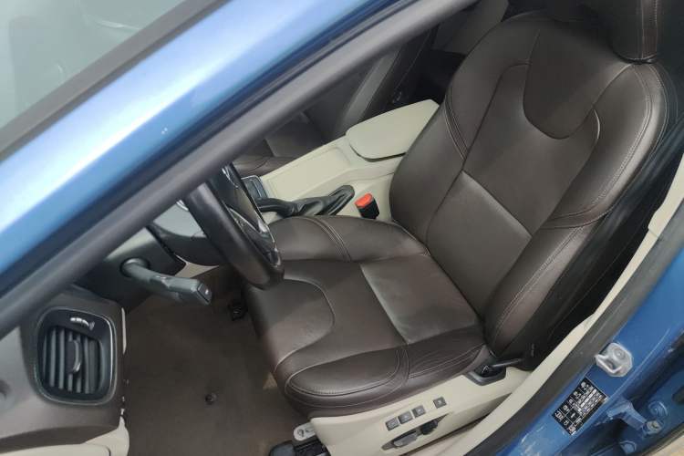 Used Volvo V40 2016 T3 Zhiyi Edition
