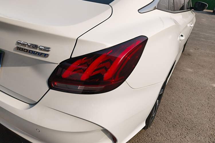 Used MG 5 2022 180 DVVT CVT Youth Luxury Edition
