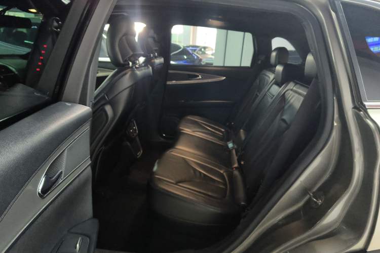 Used Lincoln MKX 2015 2.0T Two-Wheel Drive Deluxe Edition