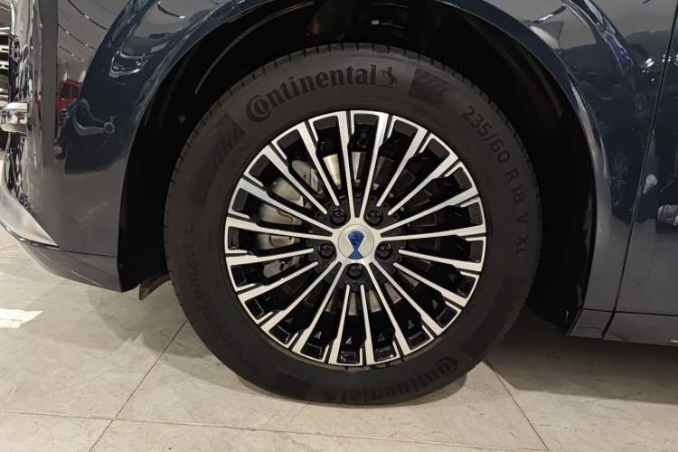 Used Denza D9 2025 DM-i Intelligent Drive 1020 Four-Wheel Drive Prestige Model