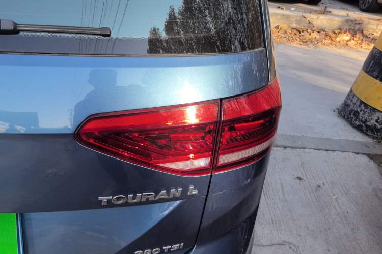 Used Volkswagen Touran 2016 Volkswagen Touran L 280TSI DSG Comfort Edition
