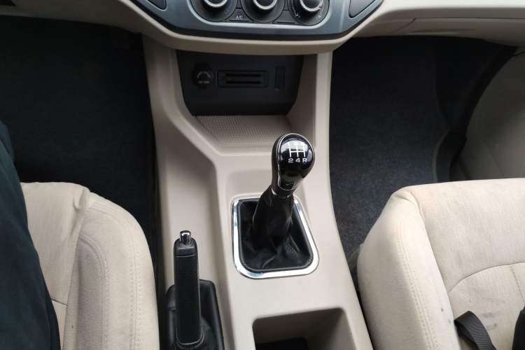 Used FORTHING Lingzhi 2019 Facelifted M5L 1.6L 7-Seater Base Model China VI Standard