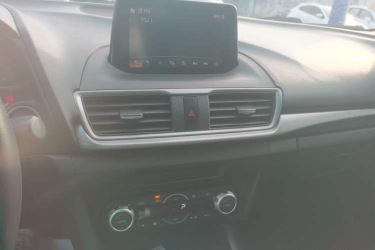 Used Mazda Mazda 3 Axela 2017 Sedan 1.5L Manual Luxury Model Emission Standard China V
