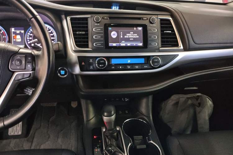 Used Toyota Highlander 2018 2.0T Four-Wheel Drive Luxury Edition 7 Seats China V Emission Standard
