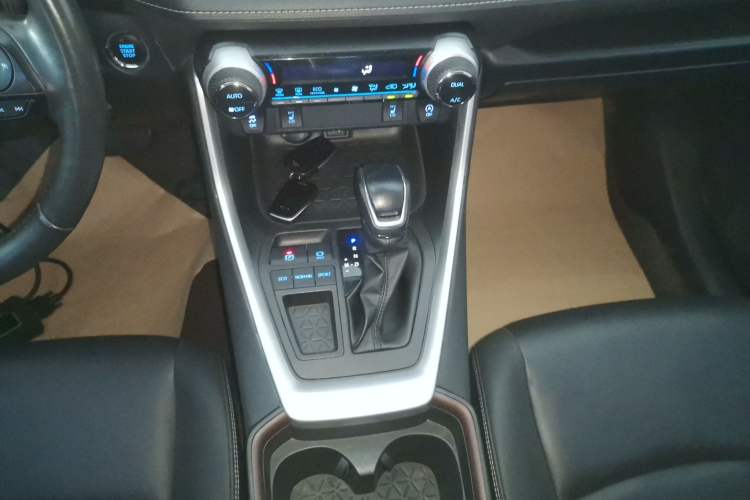 Used Toyota RAV4 2022 2.0L CVT Two-Wheel Drive Fashion Plus Edition
