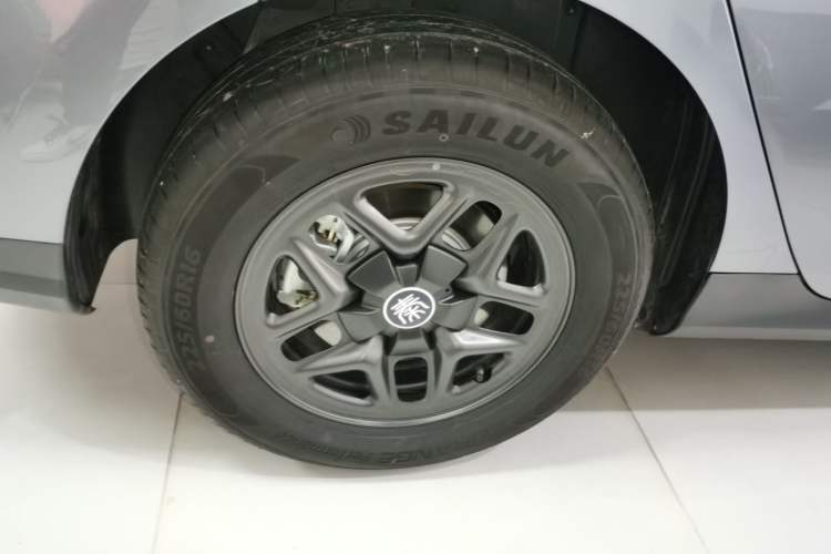 Used BYD Qin PLUS 2025 DM-i Smart Drive 55KM Leading Model
