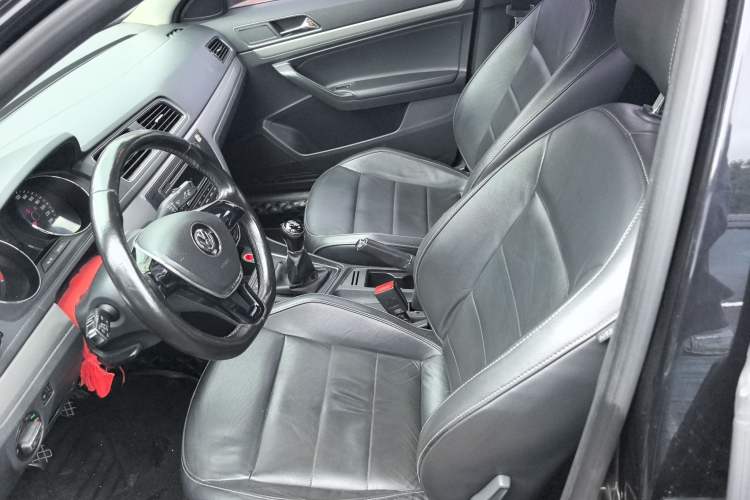 Used Volkswagen Lavida 2015 1.6L Manual Comfort Edition
