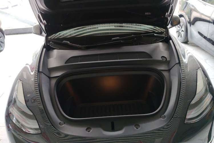 Used Tesla Model Y 2024 Long-Range All-Wheel-Drive Version