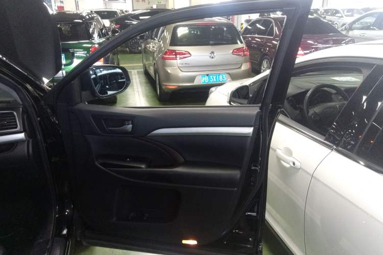 Used Toyota Highlander 2018 2.0T Two-Wheel Drive Luxury Edition 7 Seats China VI Standard
