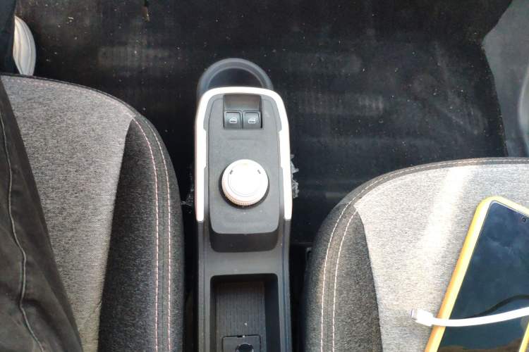 Used Chery QQ Ice Cream 2022 170km Sundae Phosphate Lithium-Ion
