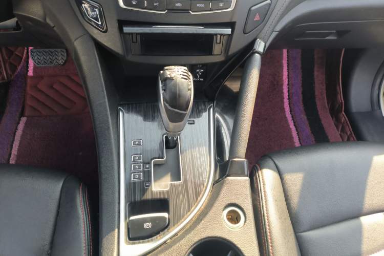 Used Dongfeng Aeolus AX7 2016 2.0L Automatic Zhiyi Trim