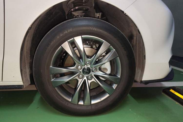 Used Toyota Sienna 2026 Model 2.5L Dual-Engine Four-Wheel-Drive Premium Edition