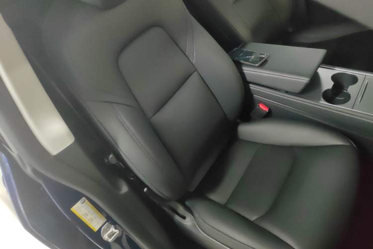 Used Tesla Model Y 2021 Long-Range All-Wheel-Drive Version
