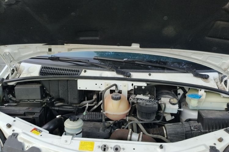 Used SAIC MAXUS Xintu V80 2023 2.0T AMT Classic Aoyuntong Short Wheelbase Ultra-Low Roof 5/6-Seater
