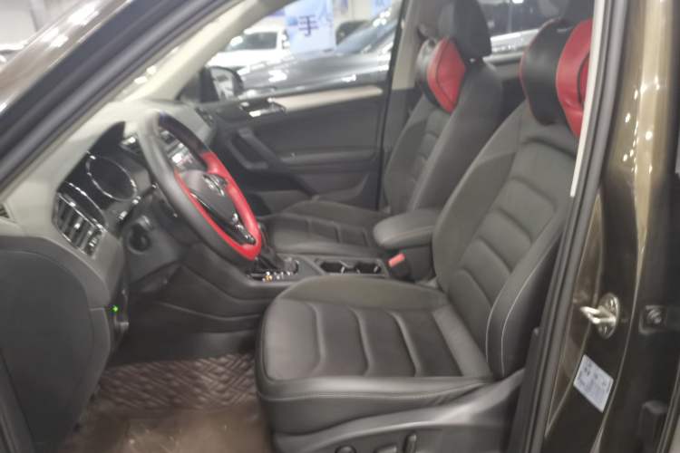 Used Volkswagen Tiguan L 2019 330TSI Automatic Two-Wheel Drive Panoramic Comfort Edition China VI Standard
