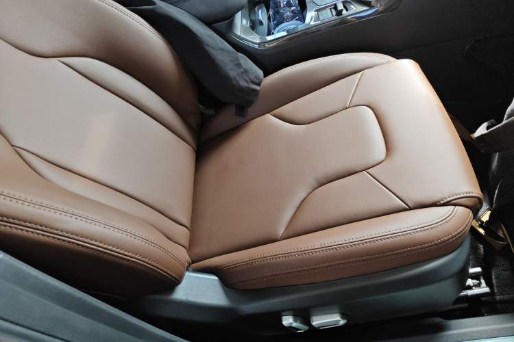 Used Haval H6 2017 Blue Label 1.5T Automatic Two-Wheel Drive ZhiShang Model