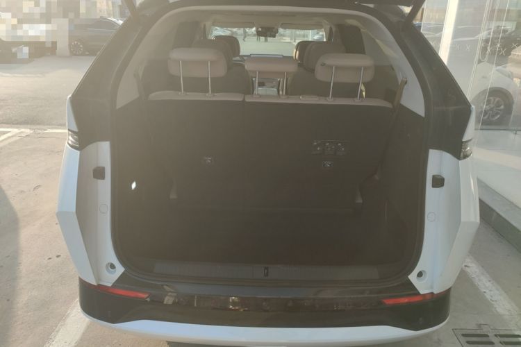 Used XPeng X9 2025 740 Ultra-Long Range Max
